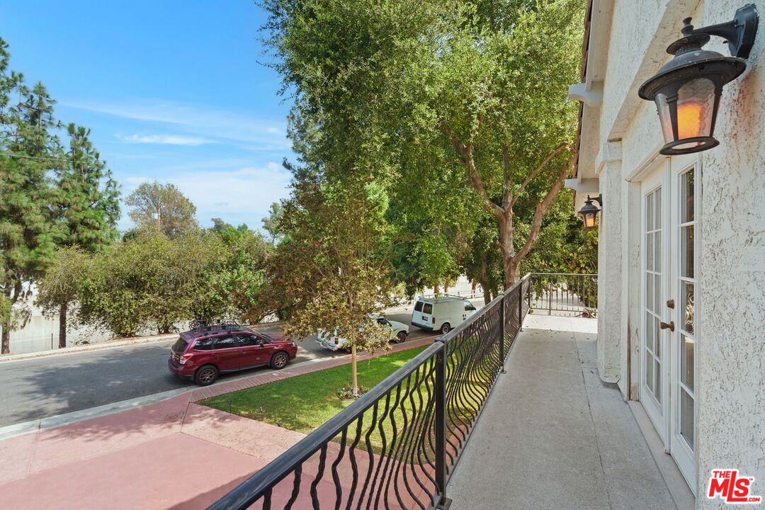 13746 Valleyheart Dr