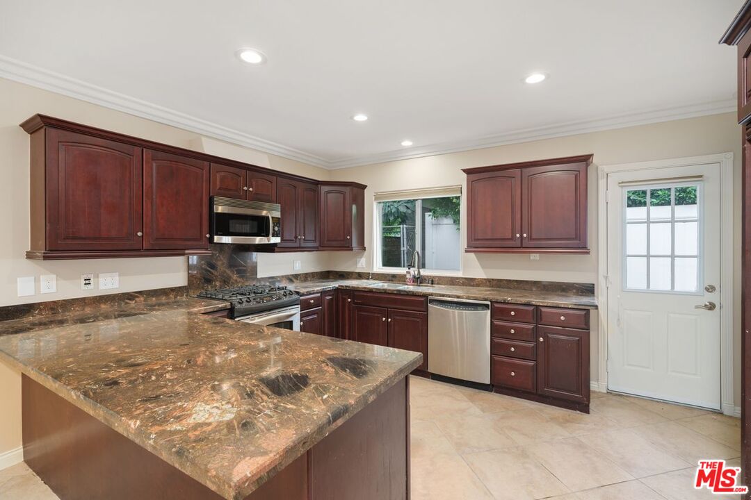 13746 Valleyheart Dr