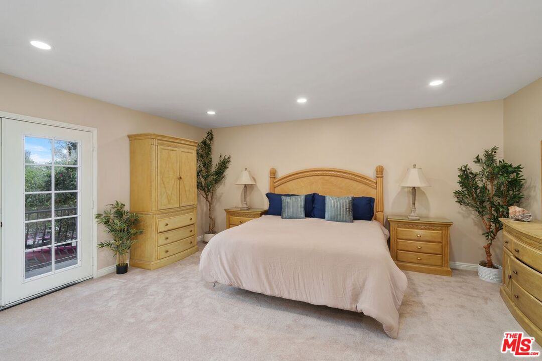 13746 Valleyheart Dr