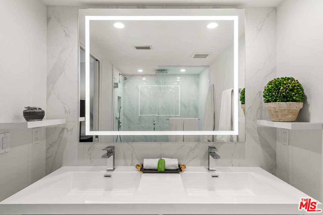 197 W Via Lola Unit: 10