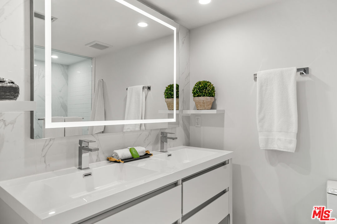 197 W Via Lola Unit: 10