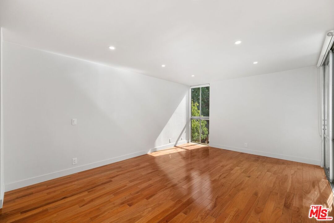 848 N Kings Rd Unit: 310