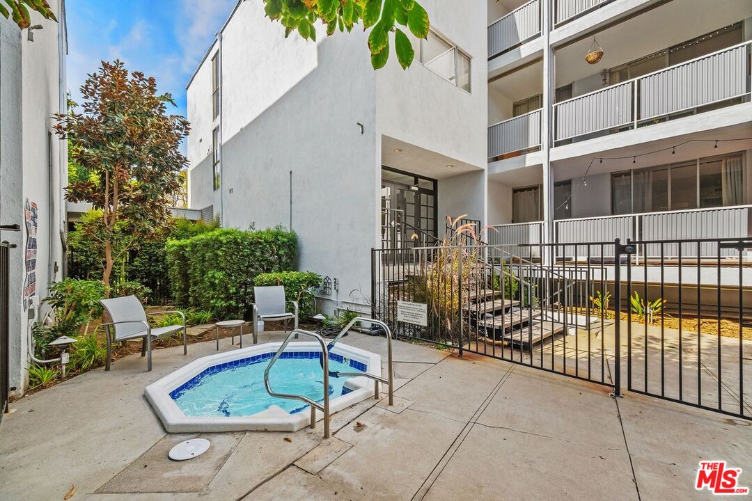 848 N Kings Rd Unit: 310