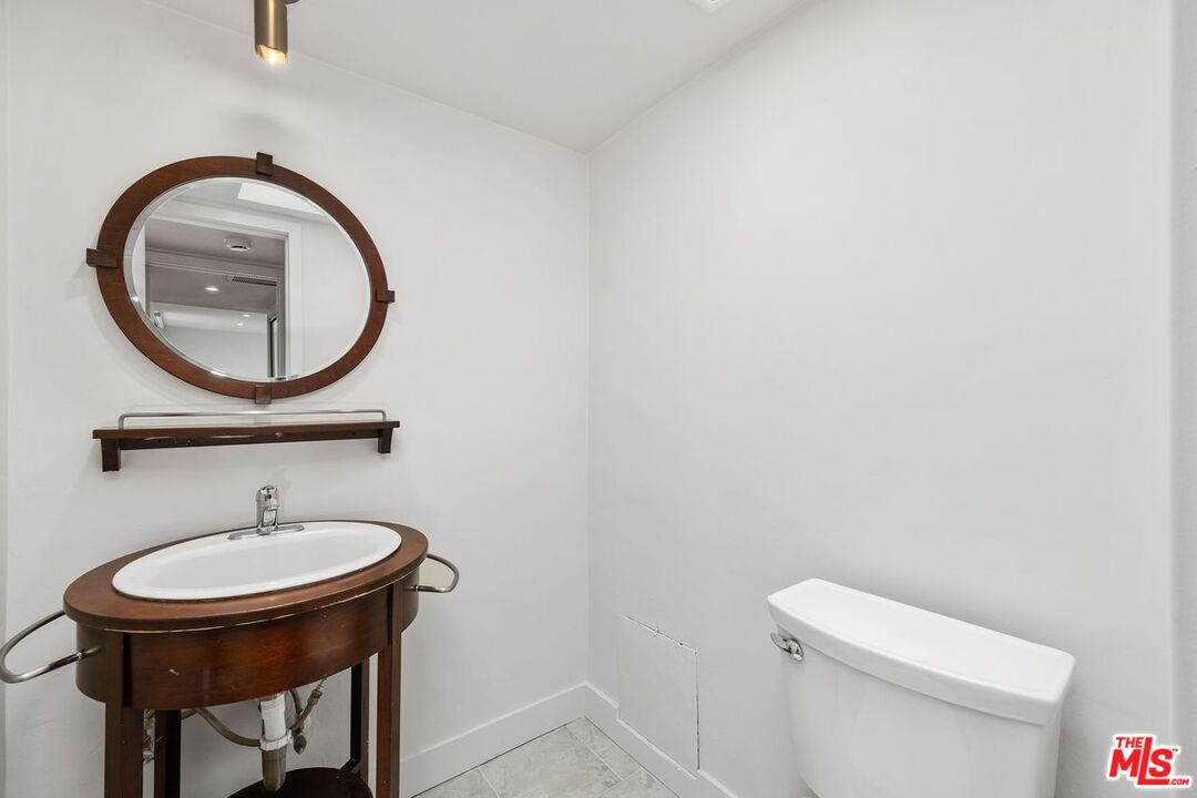 848 N Kings Rd Unit: 310