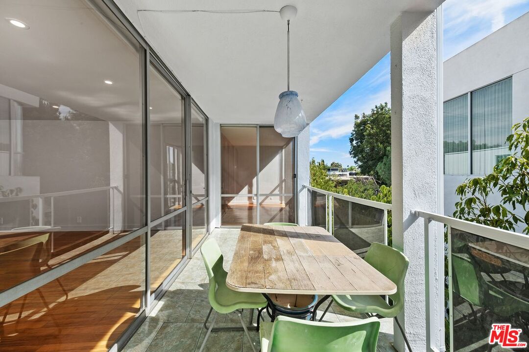 848 N Kings Rd Unit: 310