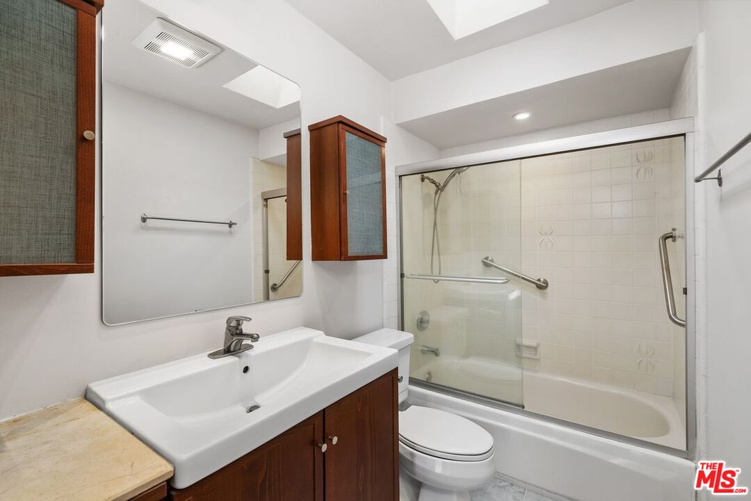 848 N Kings Rd Unit: 310