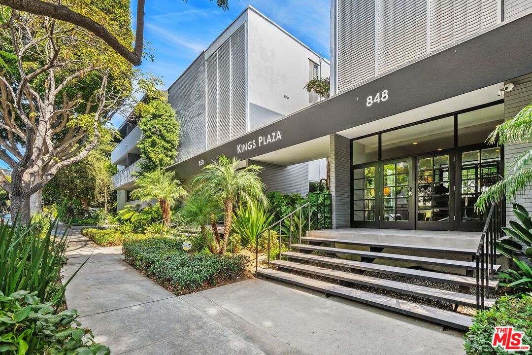 848 N Kings Rd Unit: 310
