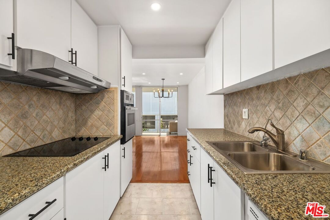 848 N Kings Rd Unit: 310