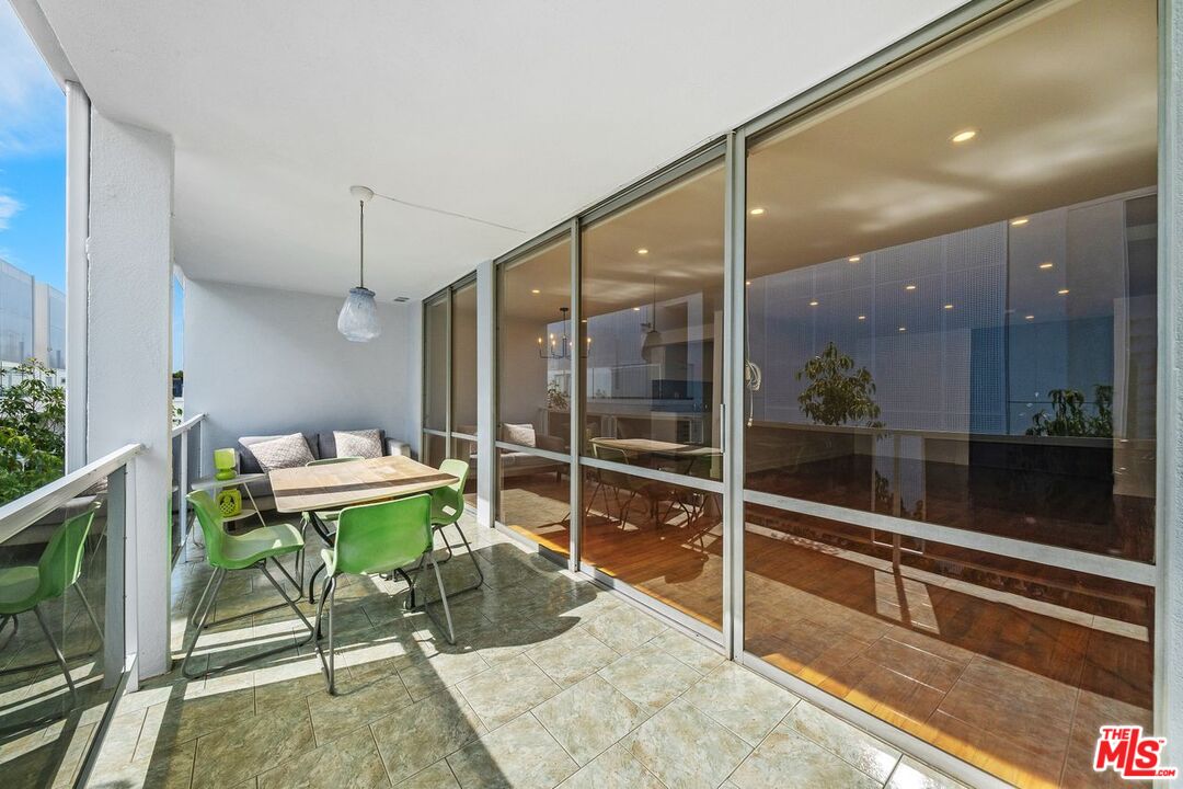 848 N Kings Rd Unit: 310