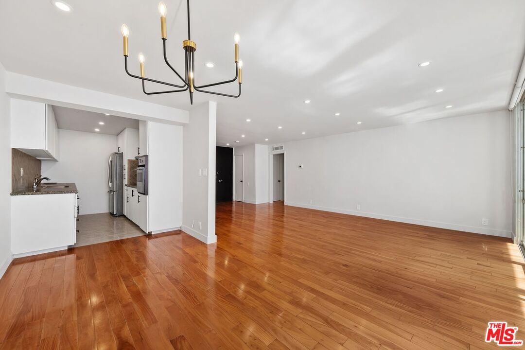 848 N Kings Rd Unit: 310