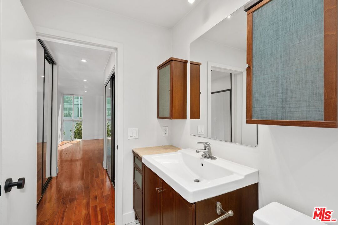 848 N Kings Rd Unit: 310