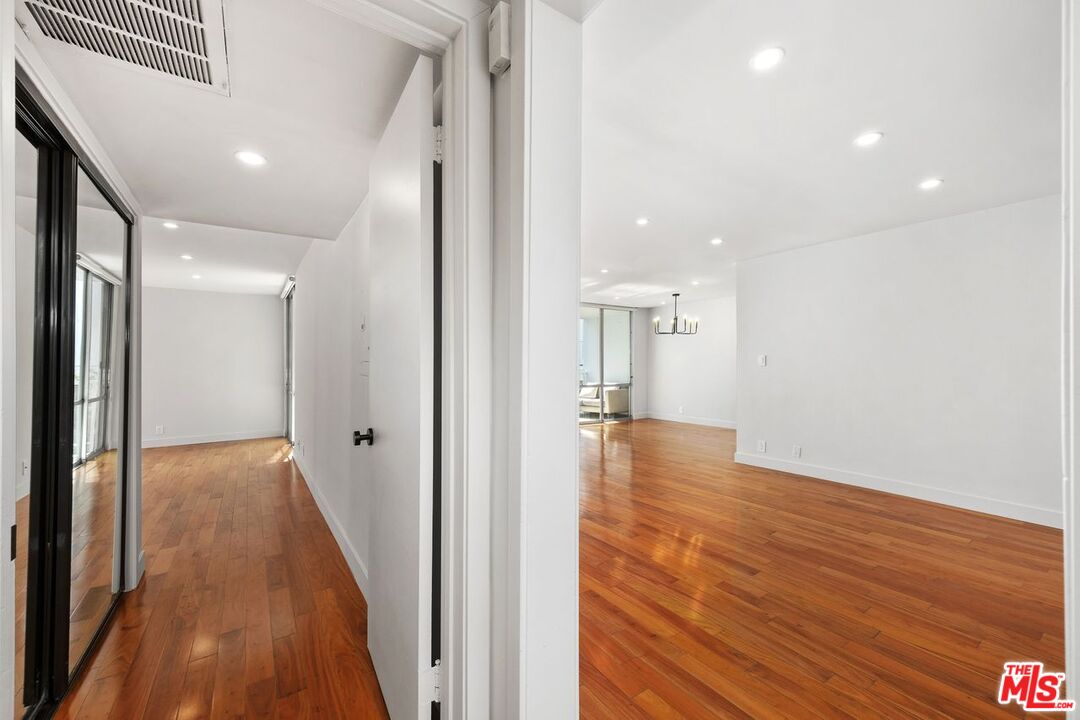 848 N Kings Rd Unit: 310