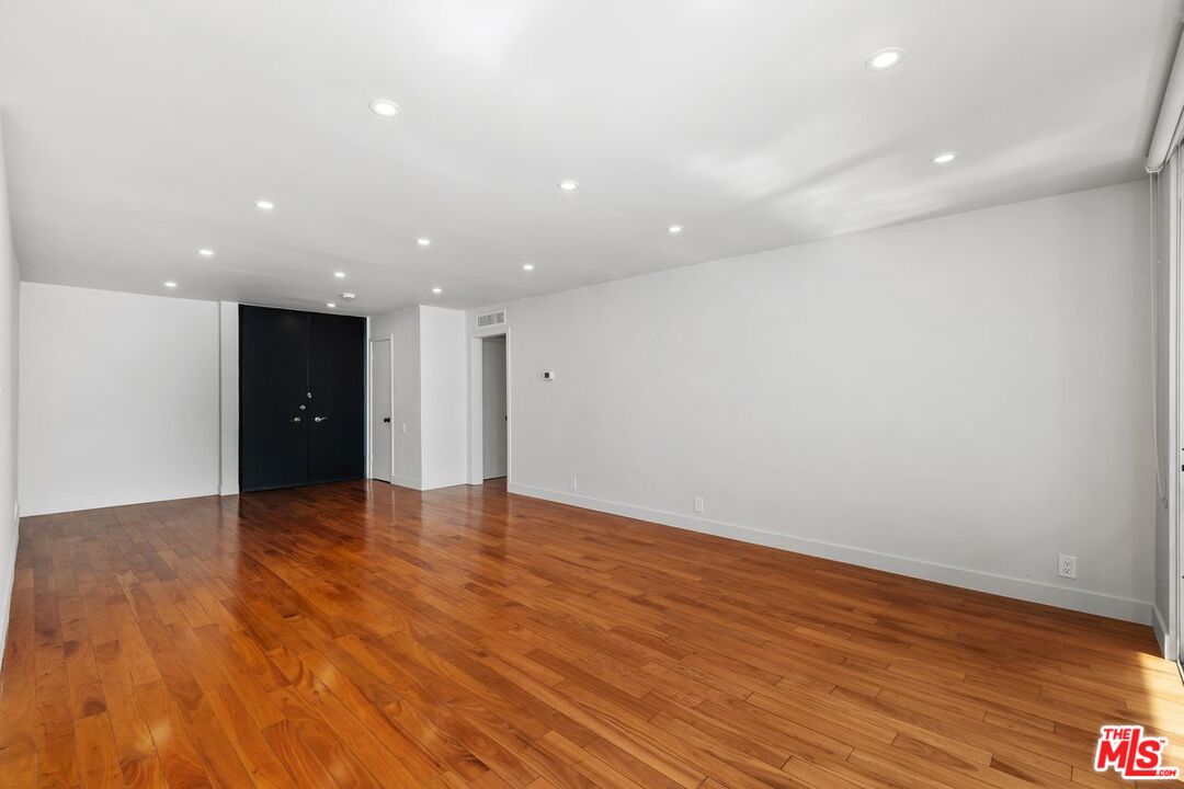 848 N Kings Rd Unit: 310