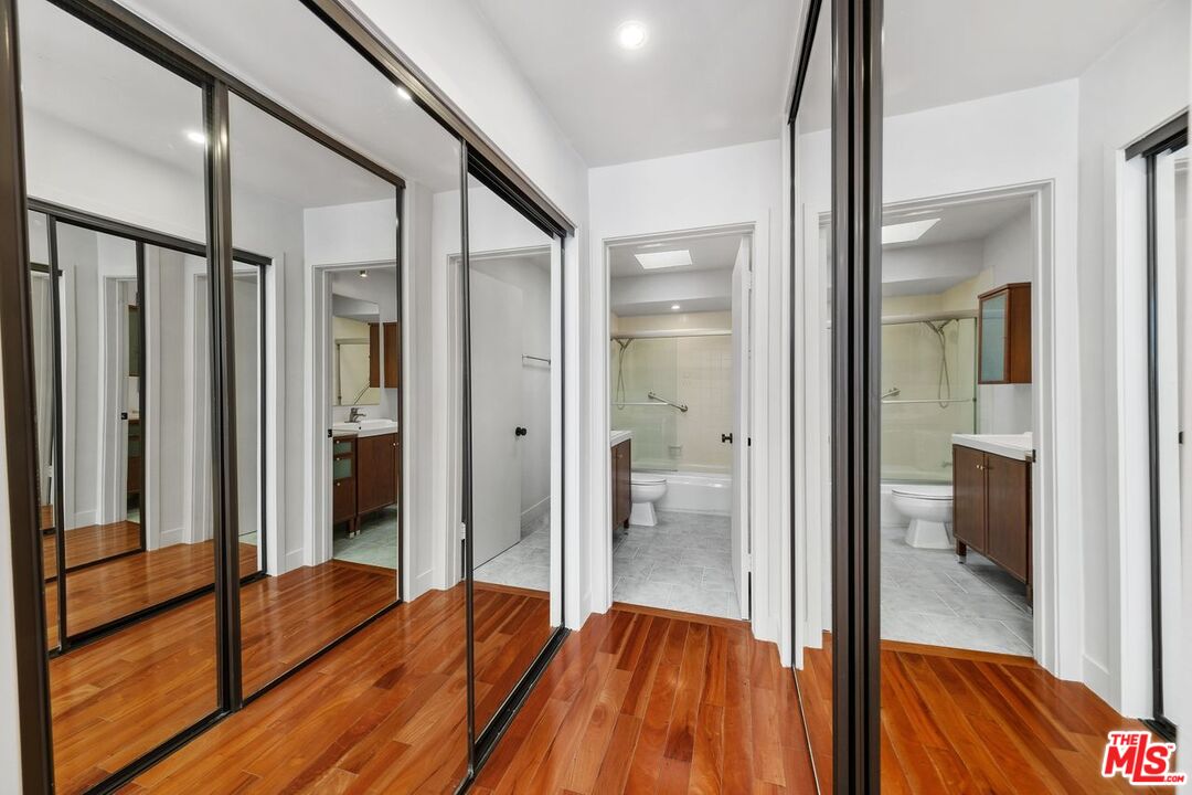 848 N Kings Rd Unit: 310