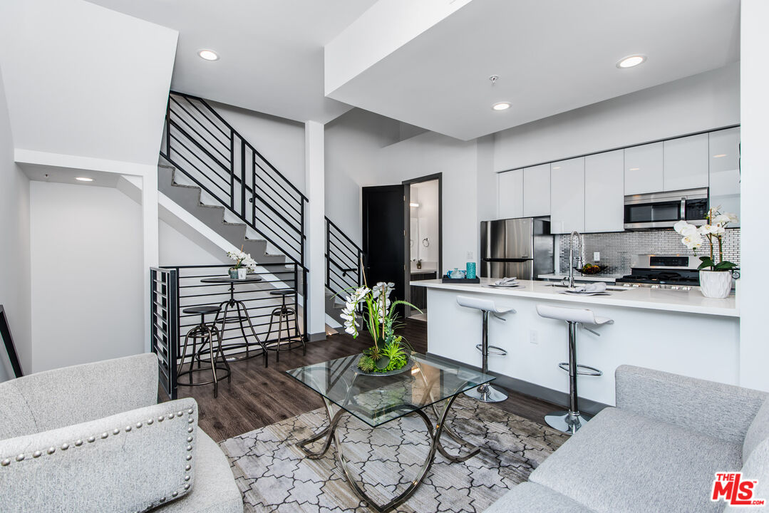 644 N Normandie Ave Unit: 12