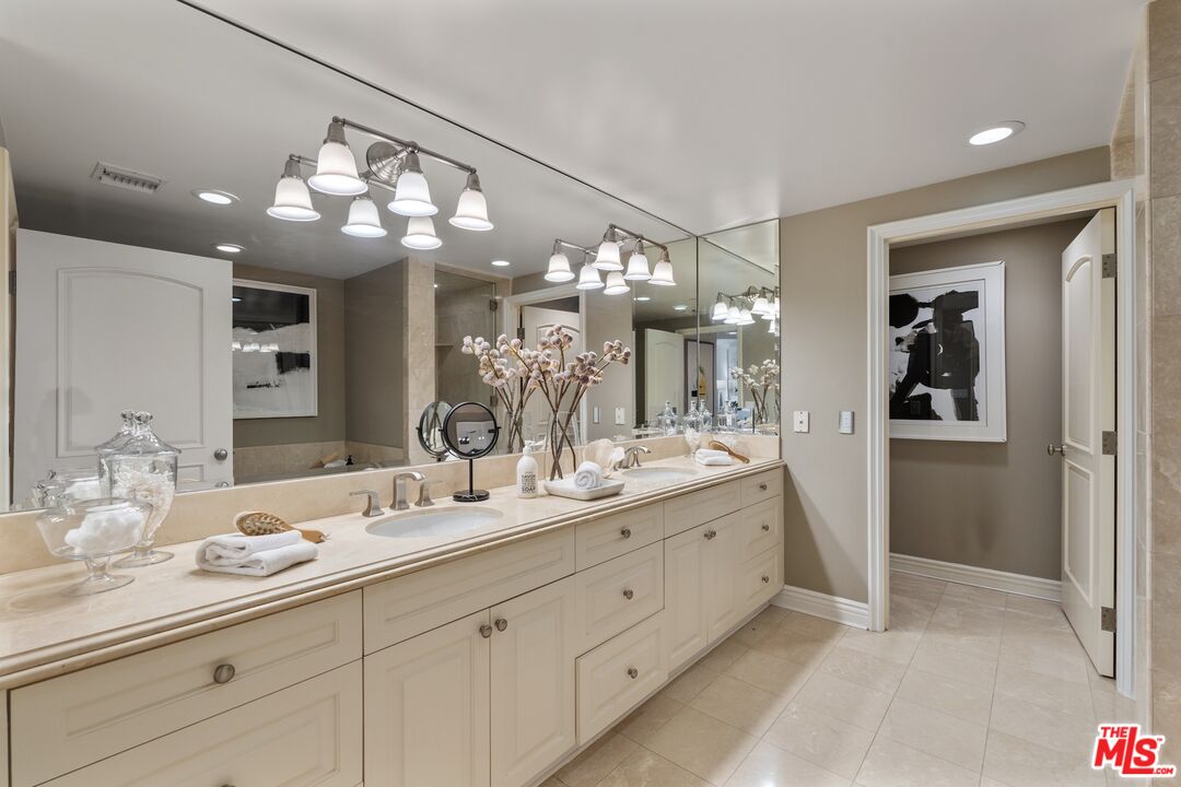 430 N Oakhurst Dr Unit: 407