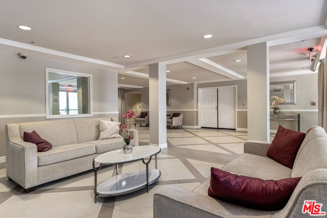 4501 Cedros Ave Unit: 217