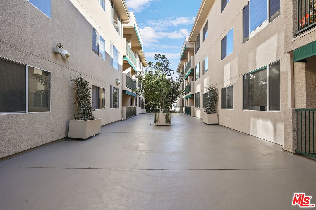 4501 Cedros Ave Unit: 217