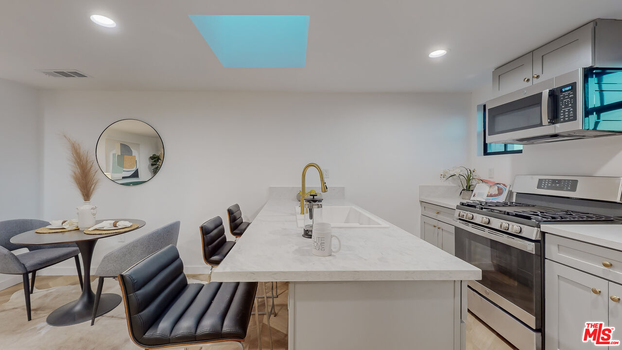 1235 N Citrus Avenue