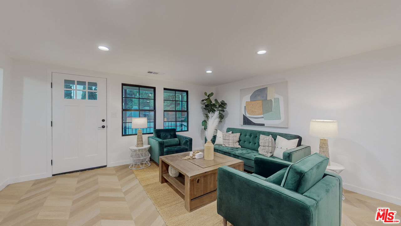 1235 N Citrus Avenue