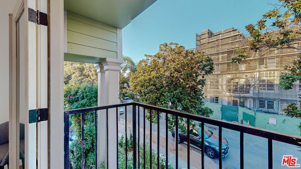 1235 N Citrus Avenue