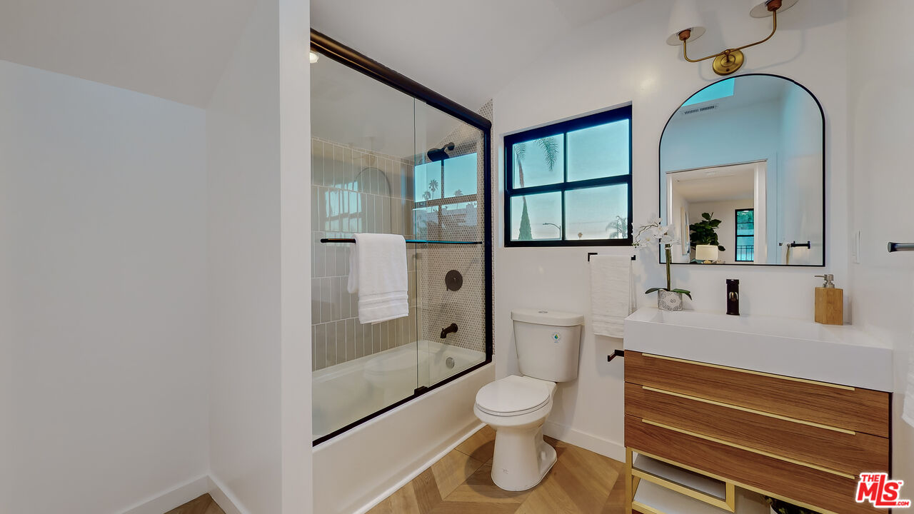 1235 N Citrus Avenue