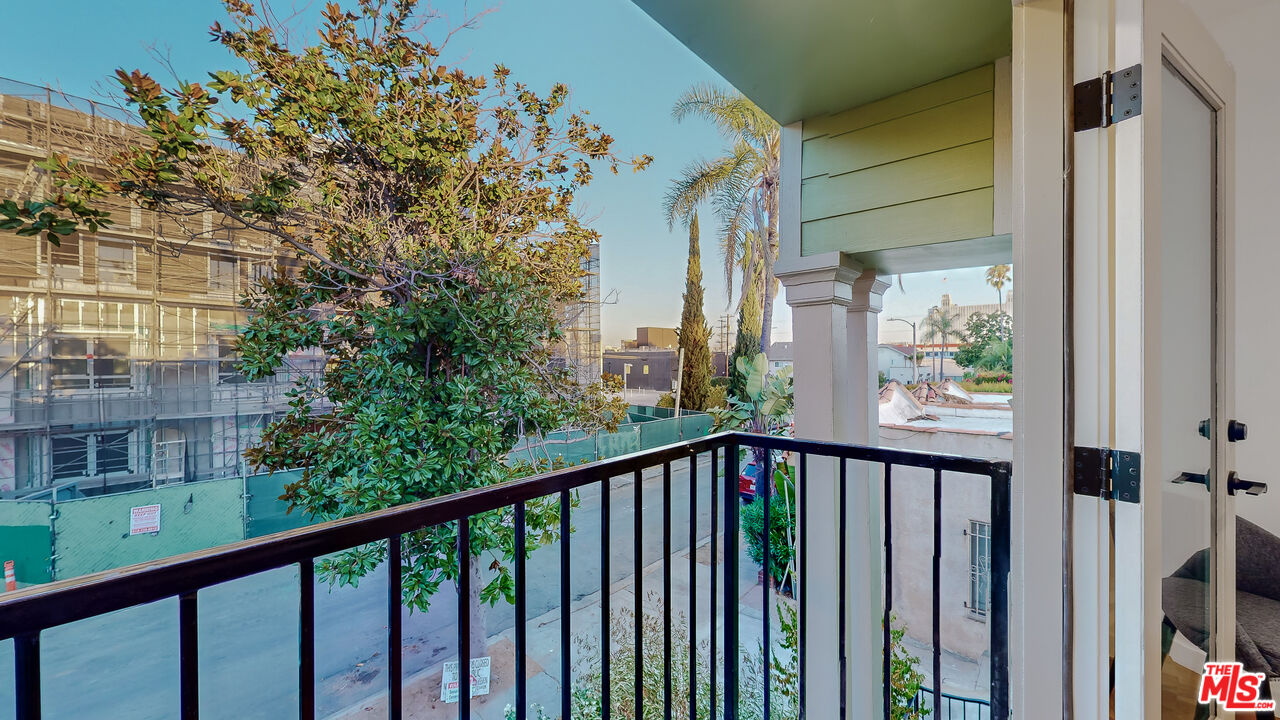 1235 N Citrus Avenue