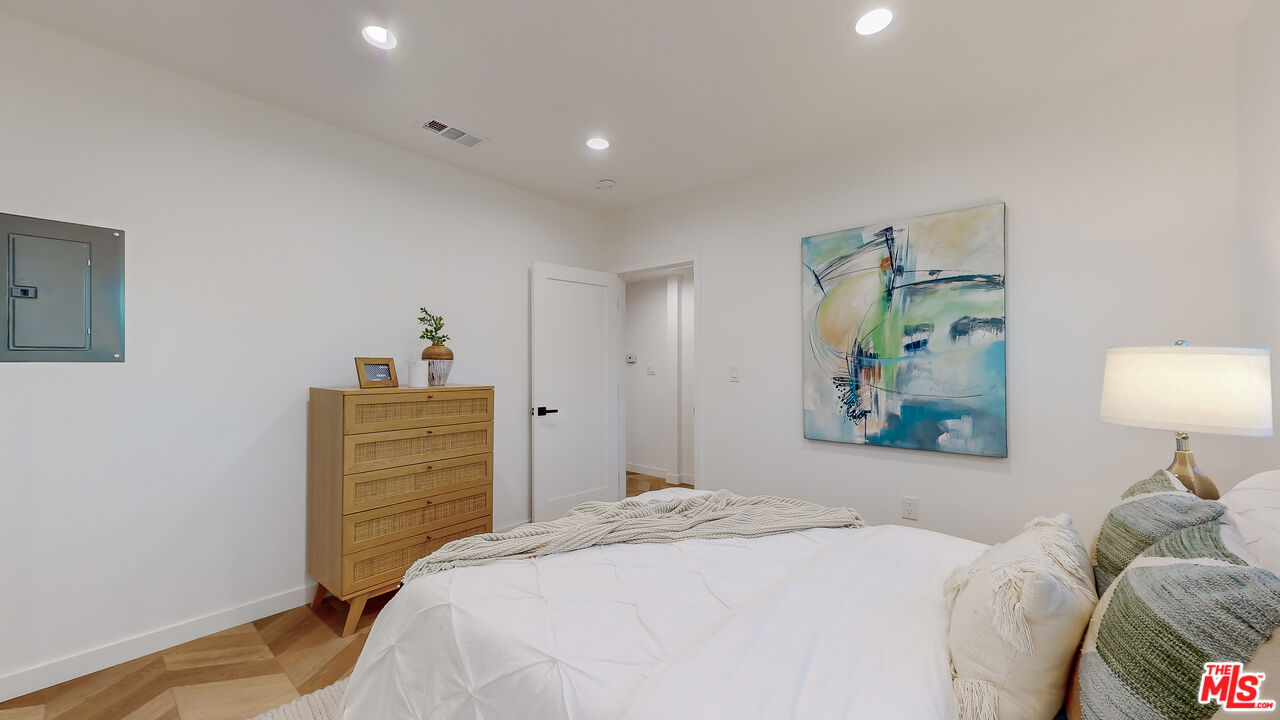 1235 N Citrus Avenue