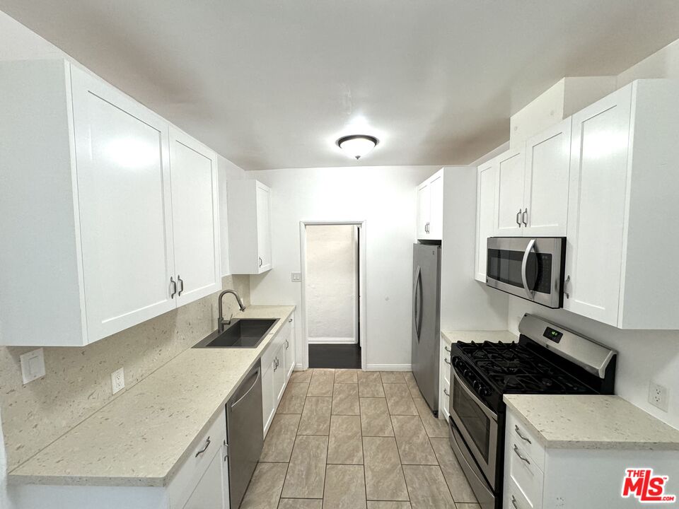 128 S Oakhurst Dr Unit: 1