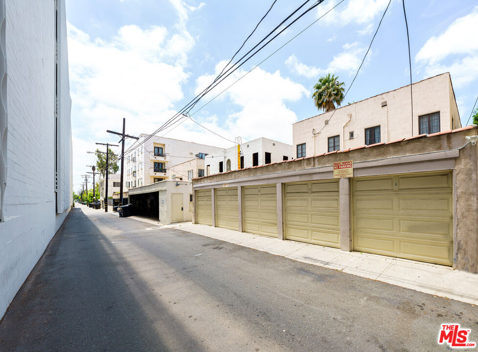 128 S Oakhurst Dr Unit: 1