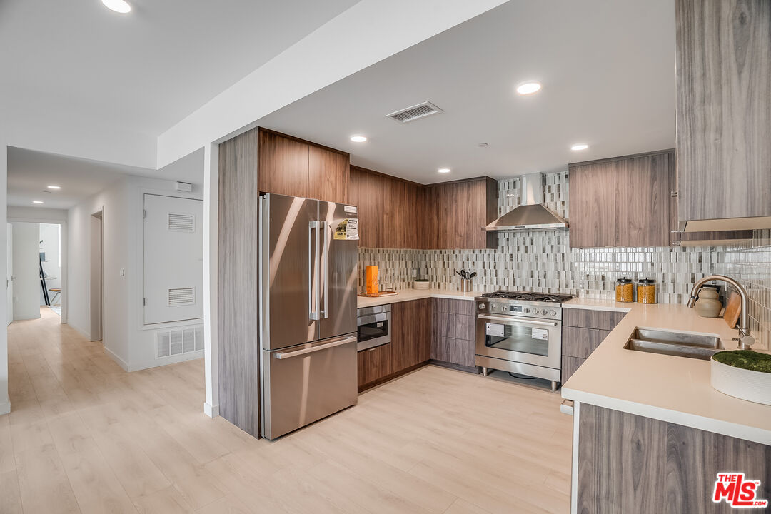 1021 S Shenandoah St Unit: 203