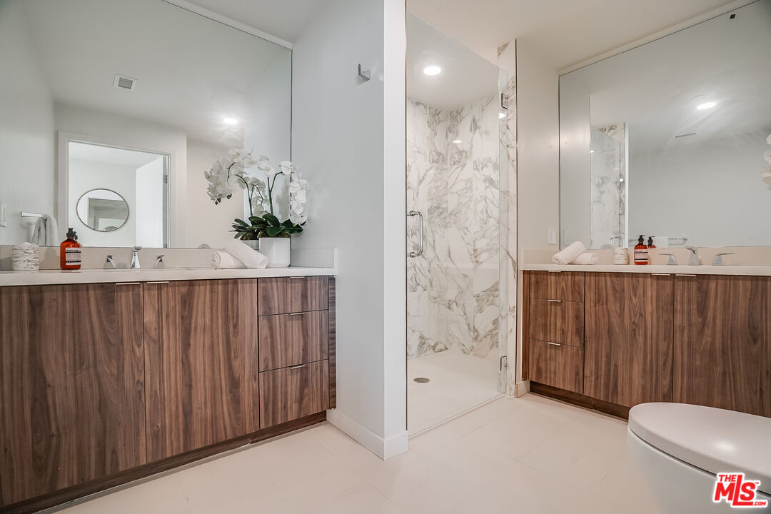 1021 S Shenandoah St Unit: 203