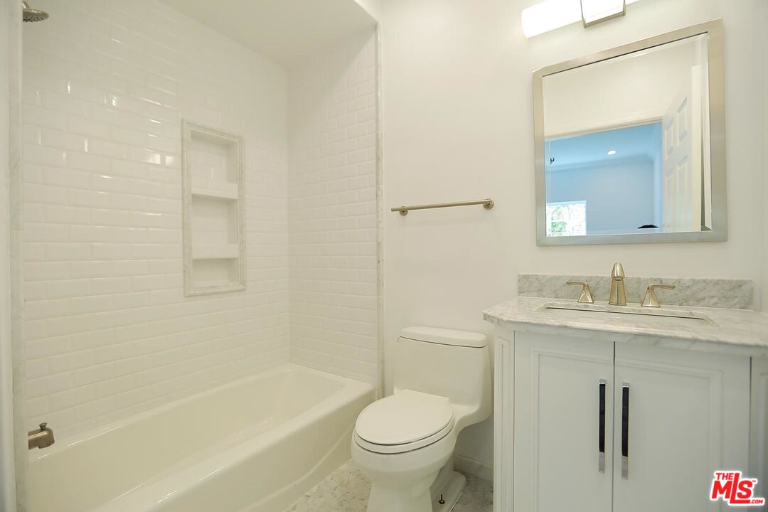 6442 SAN VICENTE BLVD