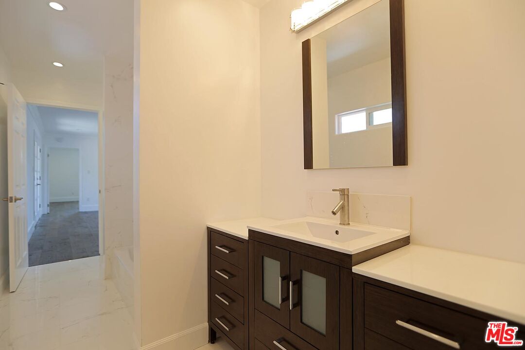 6442 SAN VICENTE BLVD