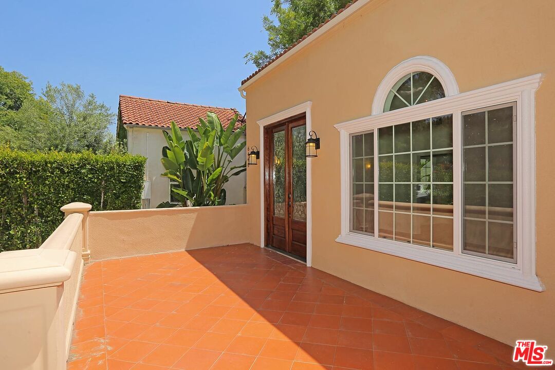 6442 SAN VICENTE BLVD