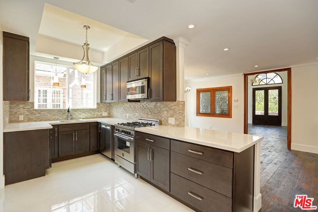 6442 SAN VICENTE BLVD