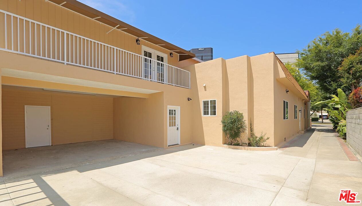 6442 SAN VICENTE BLVD