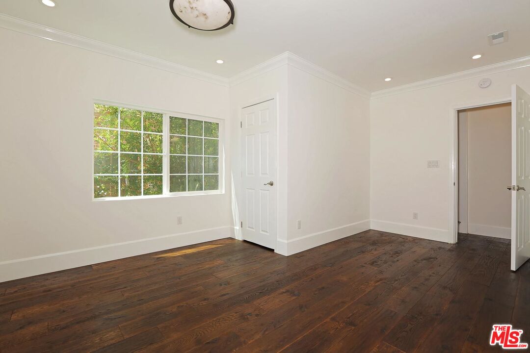 6442 SAN VICENTE BLVD