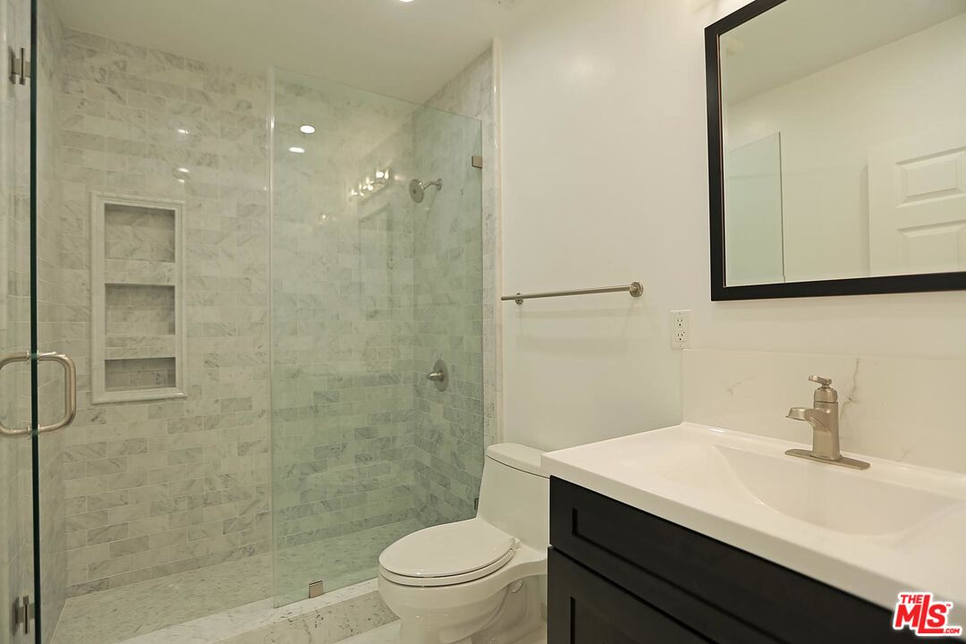 6442 SAN VICENTE BLVD