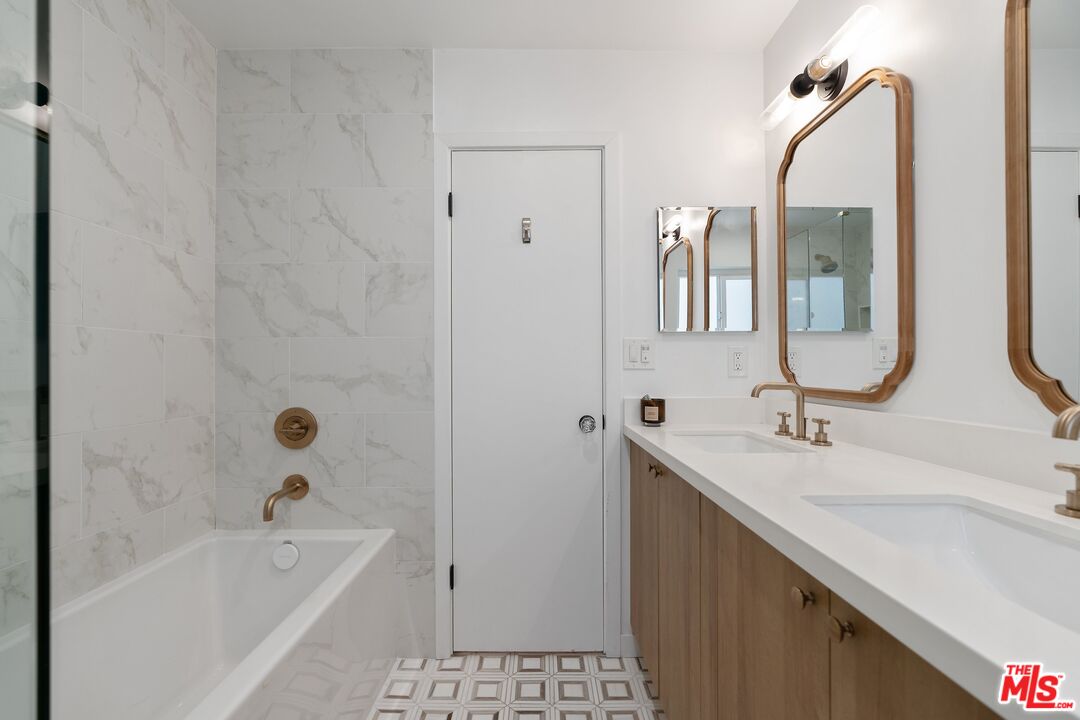 404 San Vicente Blvd Unit: 101