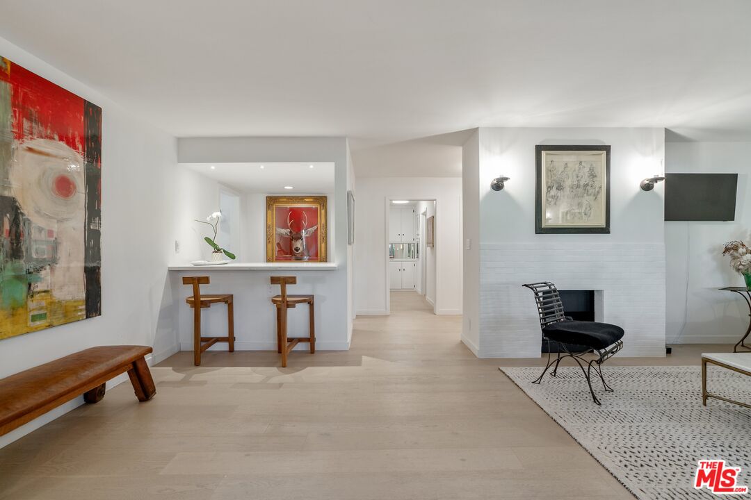 404 San Vicente Blvd Unit: 101