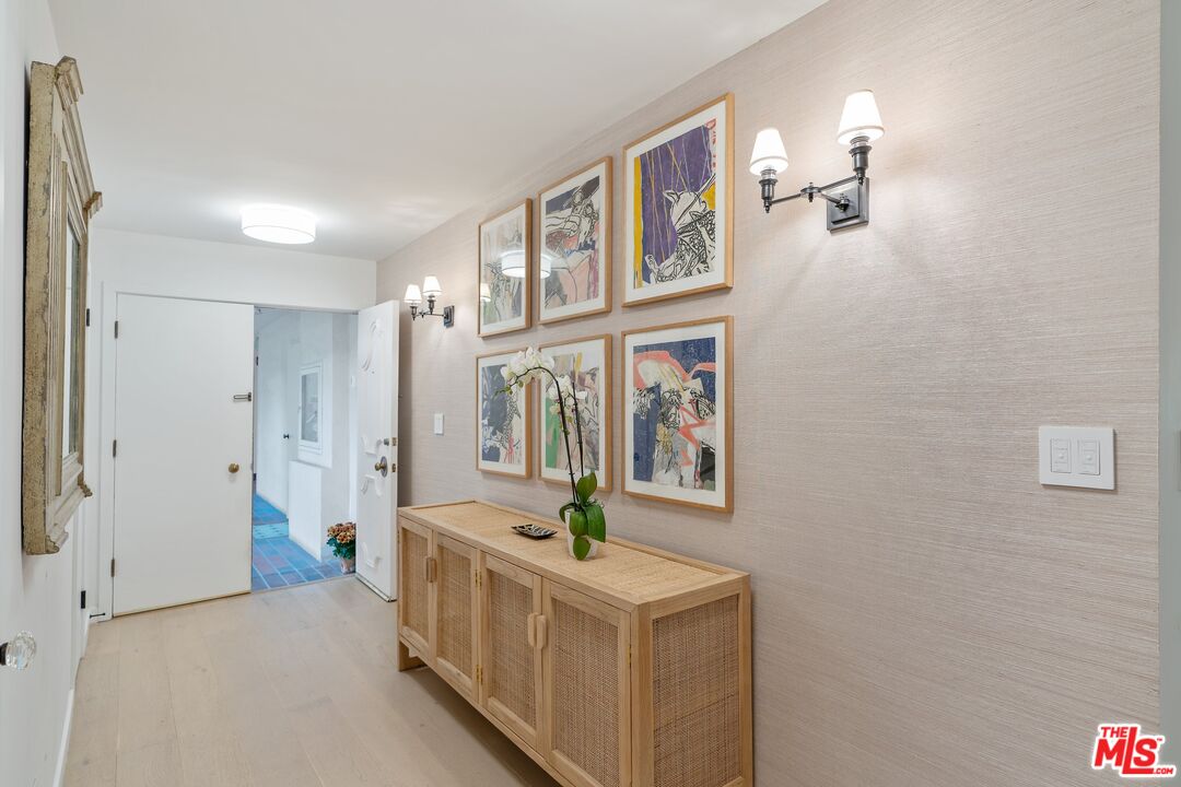 404 San Vicente Blvd Unit: 101