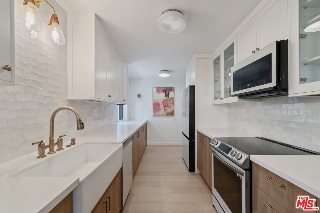 404 San Vicente Blvd Unit: 101