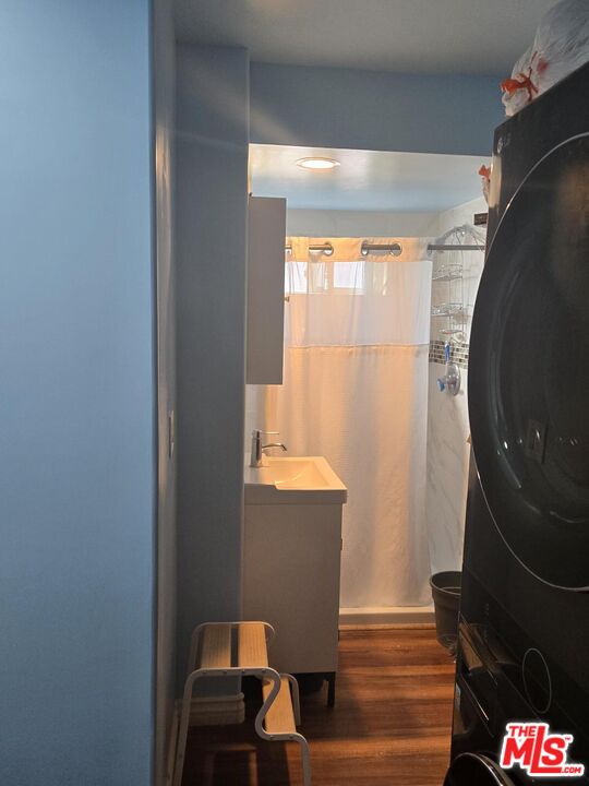 611 S Griffith Park Dr