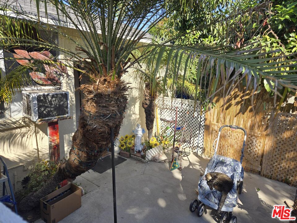 611 S Griffith Park Dr