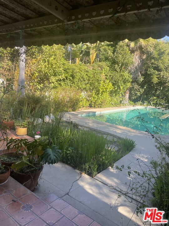 234 N Bowling Green Way