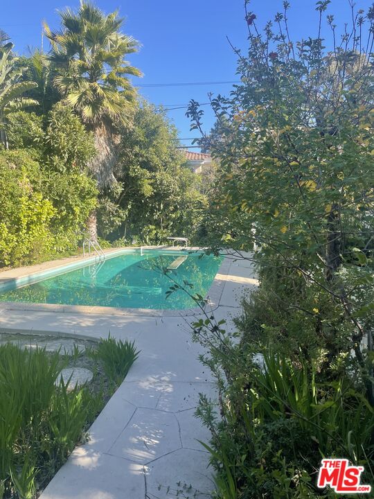 234 N Bowling Green Way