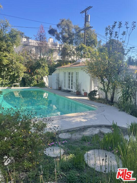 234 N Bowling Green Way