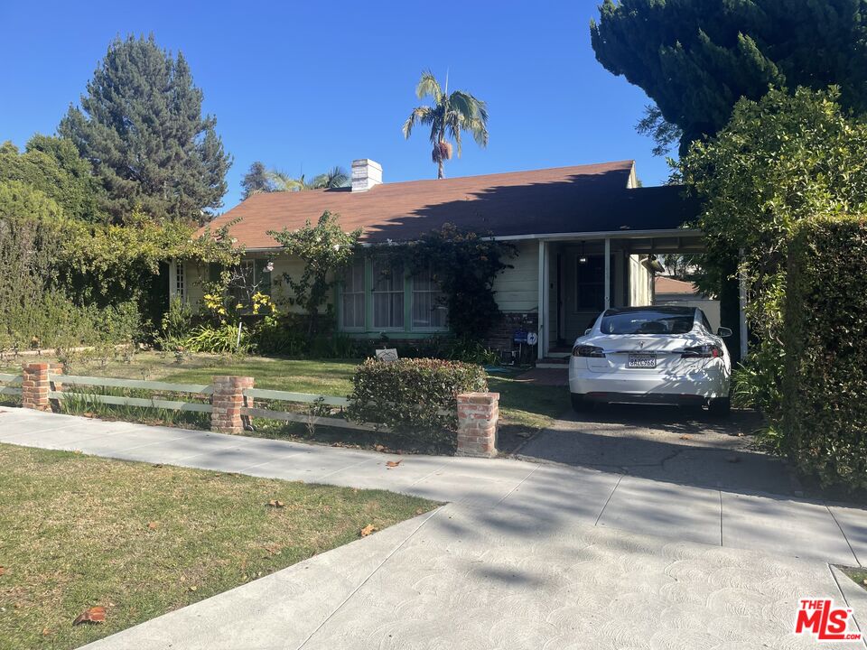 234 N Bowling Green Way