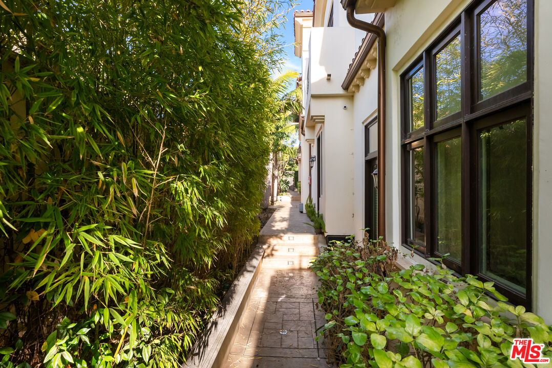 1127 Princeton St Unit: 102